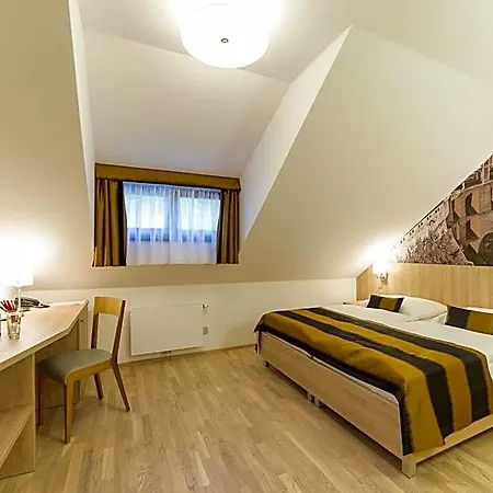 Garni Castle Bridge Hotel