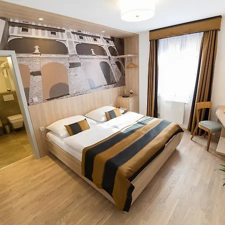 Garni Castle Bridge Otel