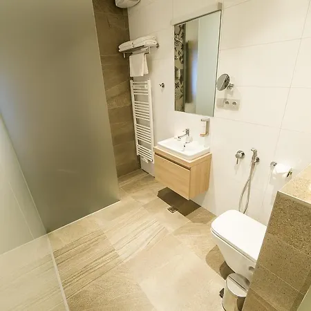 Garni Castle Bridge Hotel