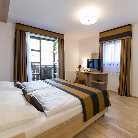 Garni Castle Bridge Otel