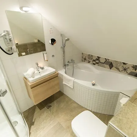 Hotel Garni Castle Bridge