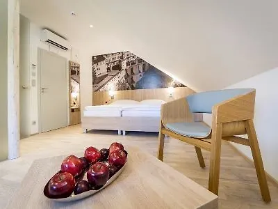 Garni Castle Bridge Otel 4*