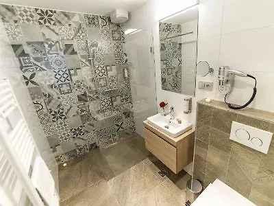 Garni Castle Bridge Otel