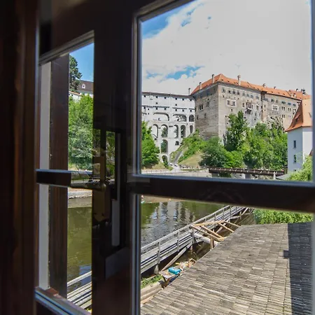 Garni Castle Bridge Hotel