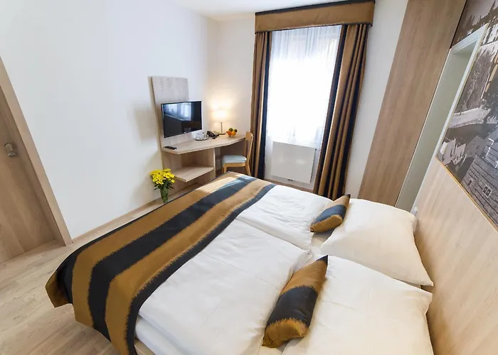 Garni Castle Bridge מלון