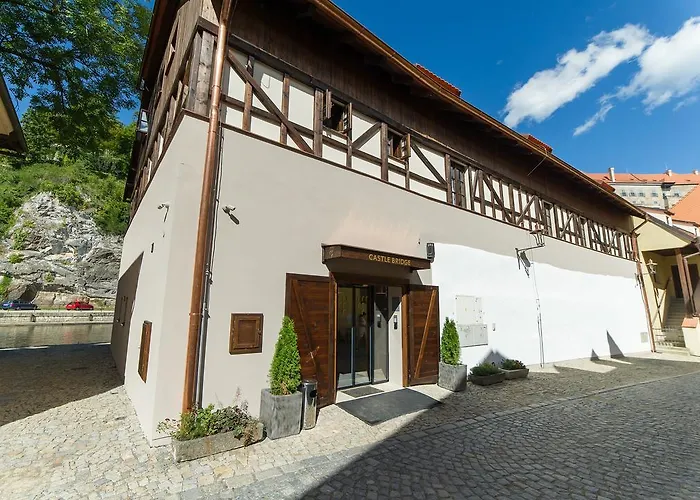 Garni Castle Bridge Hotel